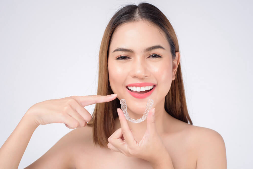 מה צריך לדעת על יישור שיניים עם קשתיות שקופות